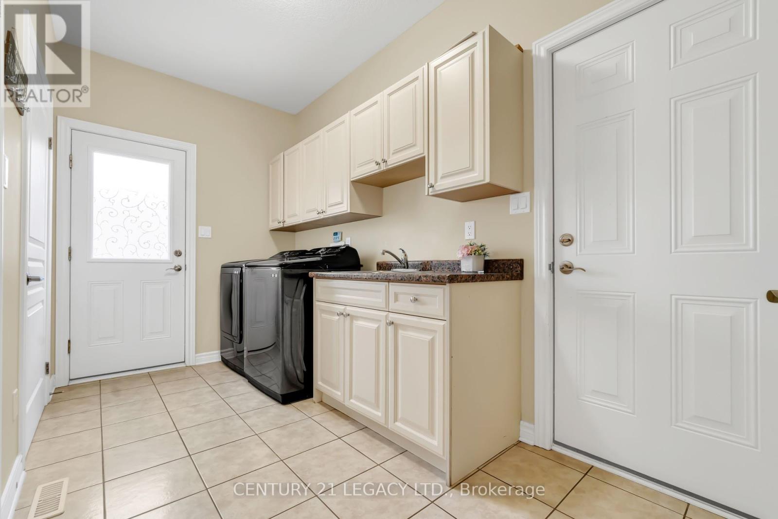 1485 Thornley Street, London South (South L), Ontario  N6K 0A9 - Photo 14 - X12441639