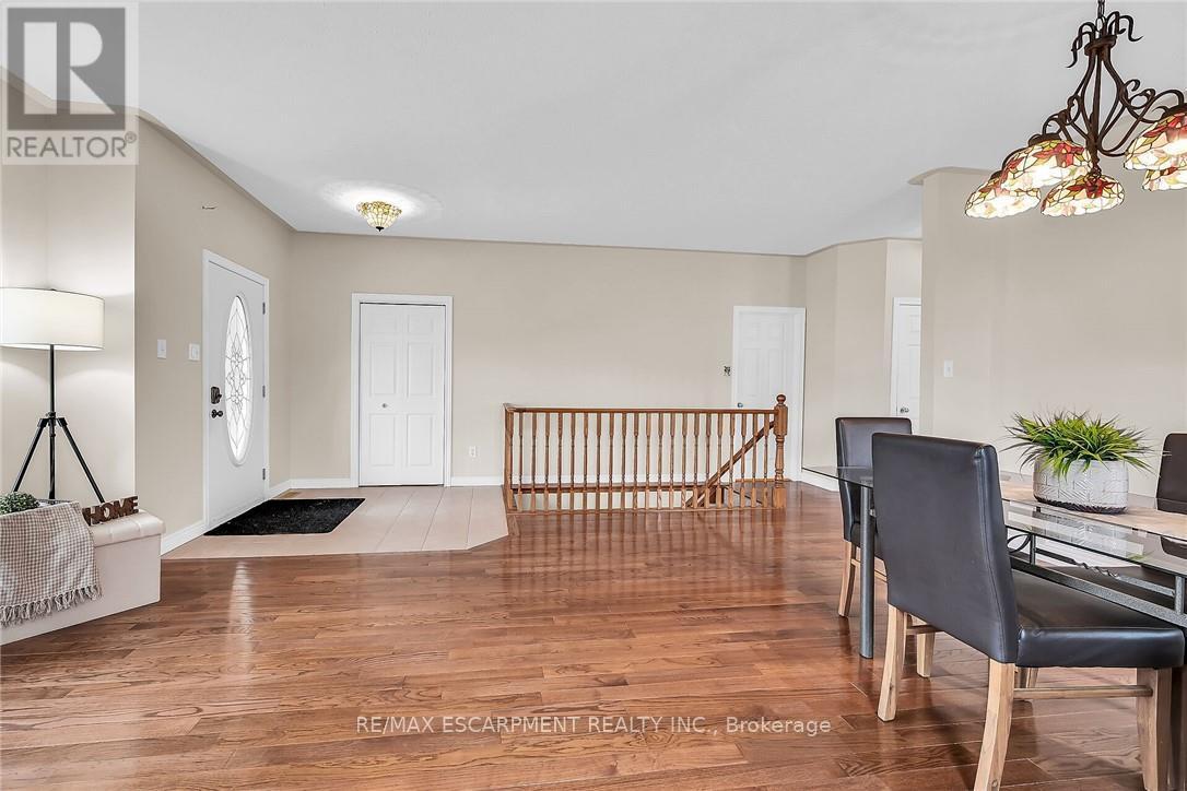 20 Oak Crescent, Haldimand, Ontario  N0A 1H0 - Photo 11 - X12441647