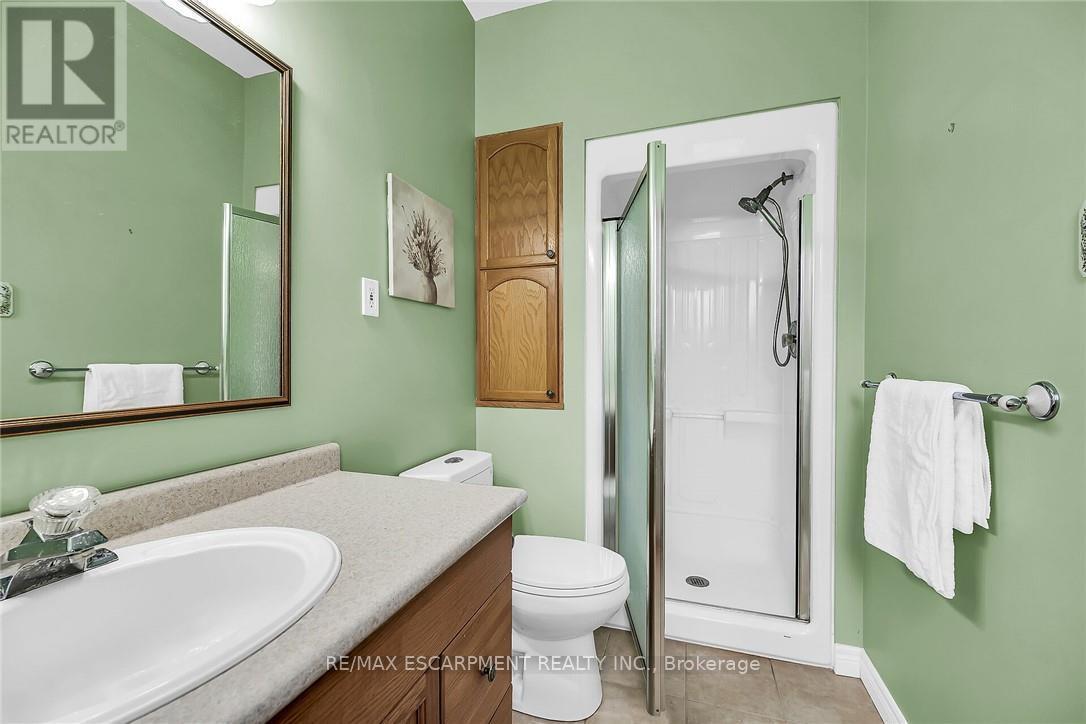 20 Oak Crescent, Haldimand, Ontario  N0A 1H0 - Photo 24 - X12441647