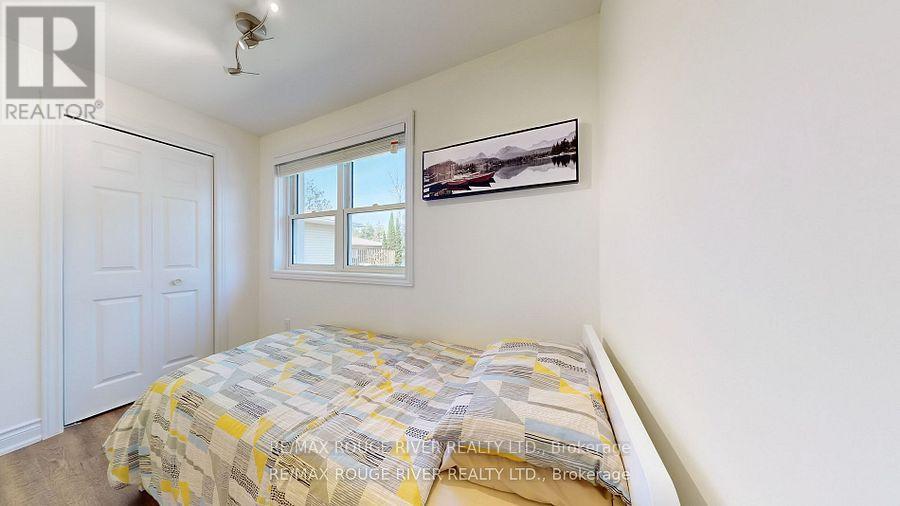162 Queen Street, Kawartha Lakes (Fenelon Falls), Ontario  K0M 1N0 - Photo 18 - X12441651