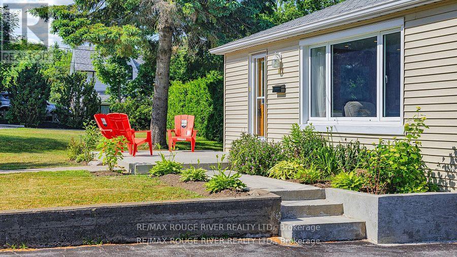 162 Queen Street, Kawartha Lakes (Fenelon Falls), Ontario  K0M 1N0 - Photo 2 - X12441651