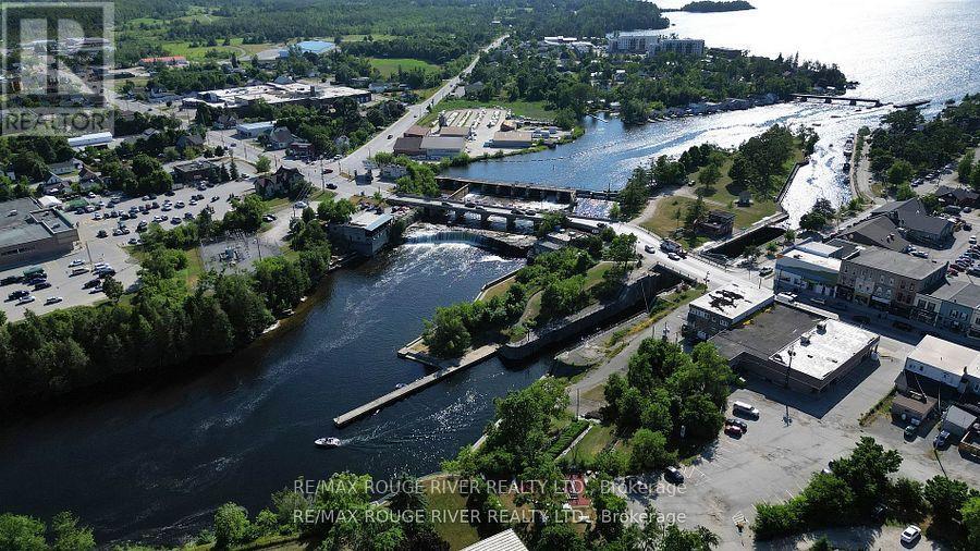 162 Queen Street, Kawartha Lakes (Fenelon Falls), Ontario  K0M 1N0 - Photo 32 - X12441651