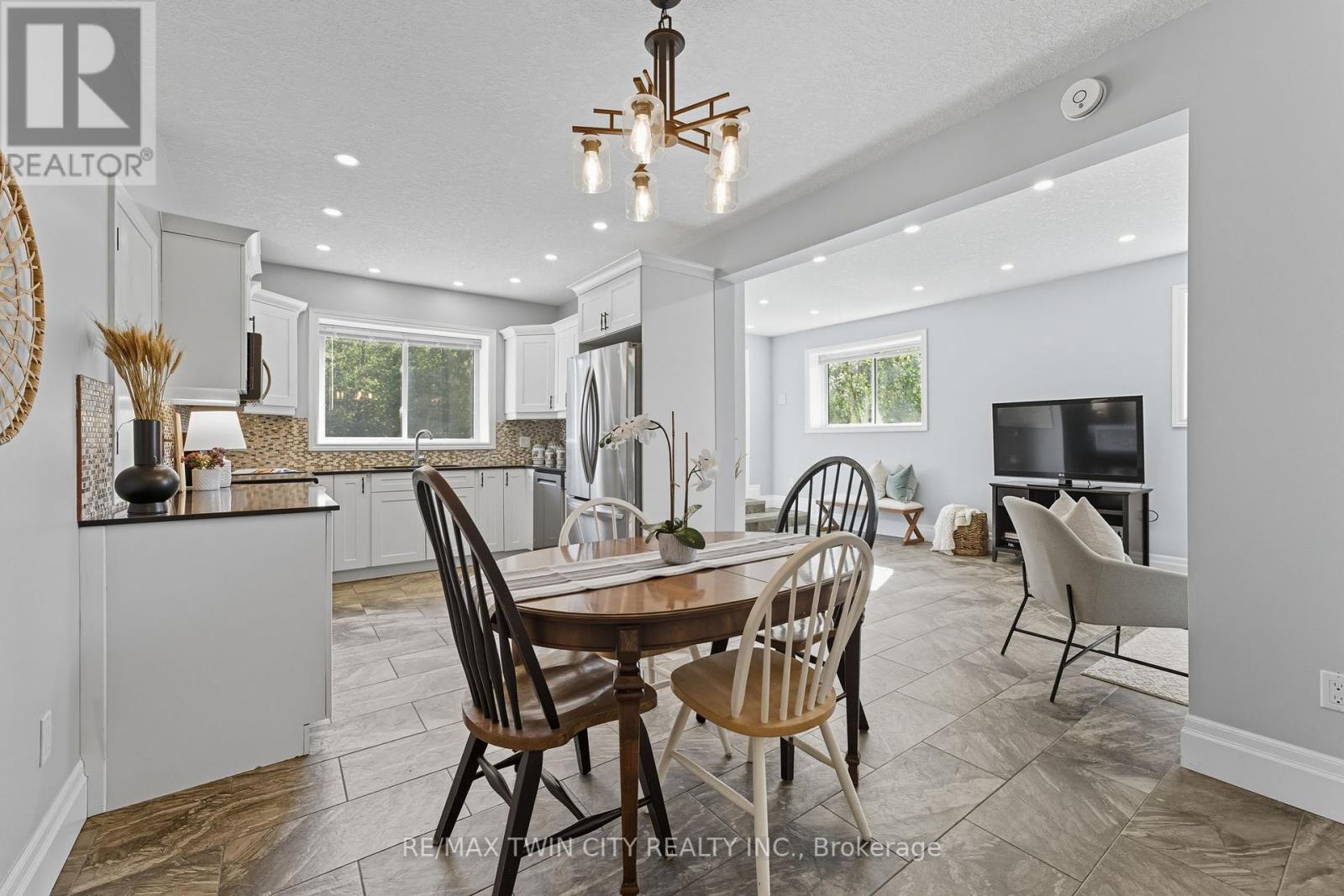 1392 Wrigley Road, North Dumfries, Ontario  N0B 1E0 - Photo 31 - X12441655