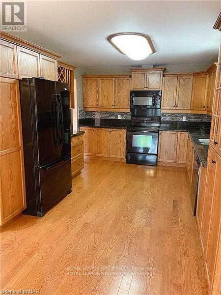 110 Vansickle Road, St. Catharines (Rykert/vansickle), Ontario  L2S 3Y6 - Photo 2 - X12441704
