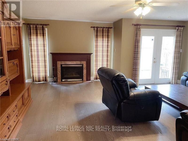 110 Vansickle Road, St. Catharines (Rykert/vansickle), Ontario  L2S 3Y6 - Photo 6 - X12441704