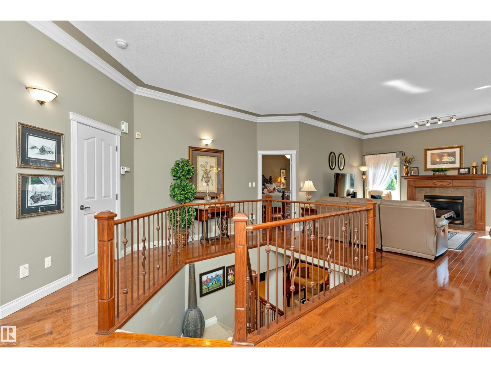1203 Hollands Cl Nw, Edmonton, Alberta  T6R 3L2 - Photo 4 - E4460544