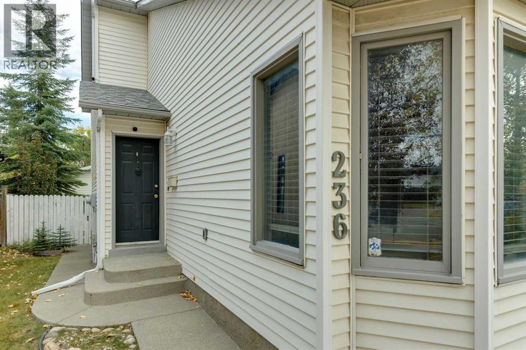 236 Hawkwood Boulevard Nw, Calgary, Alberta  T3G 3E8 - Photo 2 - A2261826