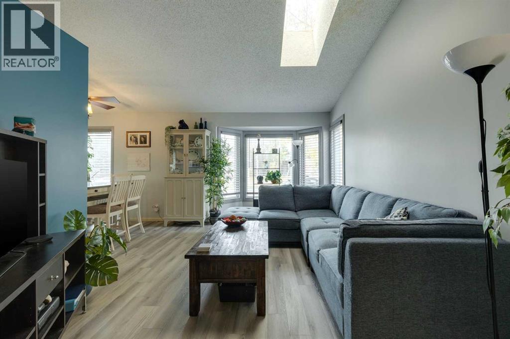 236 Hawkwood Boulevard Nw, Calgary, Alberta  T3G 3E8 - Photo 4 - A2261826