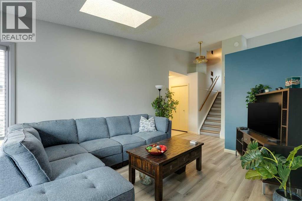236 Hawkwood Boulevard Nw, Calgary, Alberta  T3G 3E8 - Photo 5 - A2261826