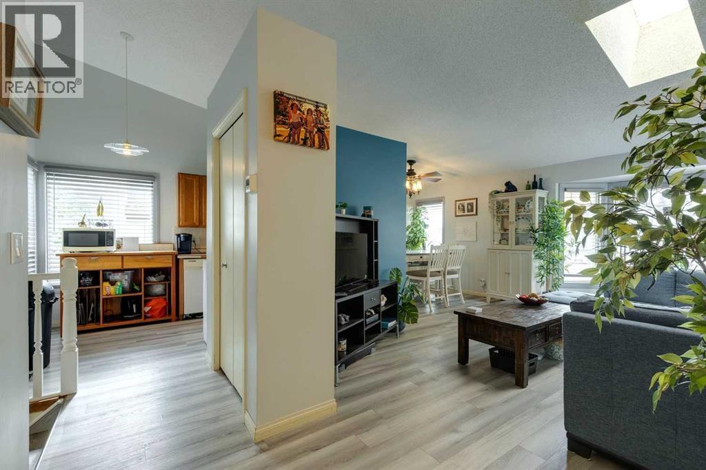 236 Hawkwood Boulevard Nw, Calgary, Alberta  T3G 3E8 - Photo 7 - A2261826