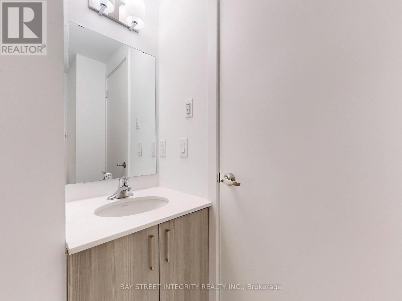 11 Case Ootes Drive, Toronto, Ontario  M4A 1C5 - Photo 10 - C12441672
