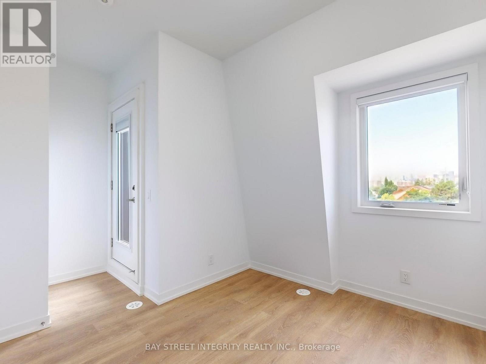 11 Case Ootes Drive, Toronto, Ontario  M4A 1C5 - Photo 9 - C12441672