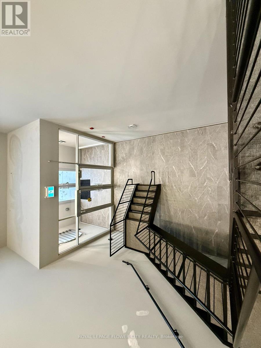 207 - 1038 Garner Road W, Hamilton, Ontario L9G 3K9 - Photo 19 - X12410335