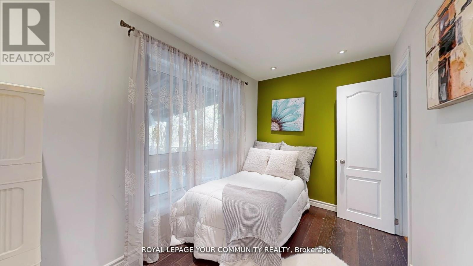 64 Machell Avenue, Aurora (Aurora Village), Ontario  L4G 2R7 - Photo 18 - N12441671
