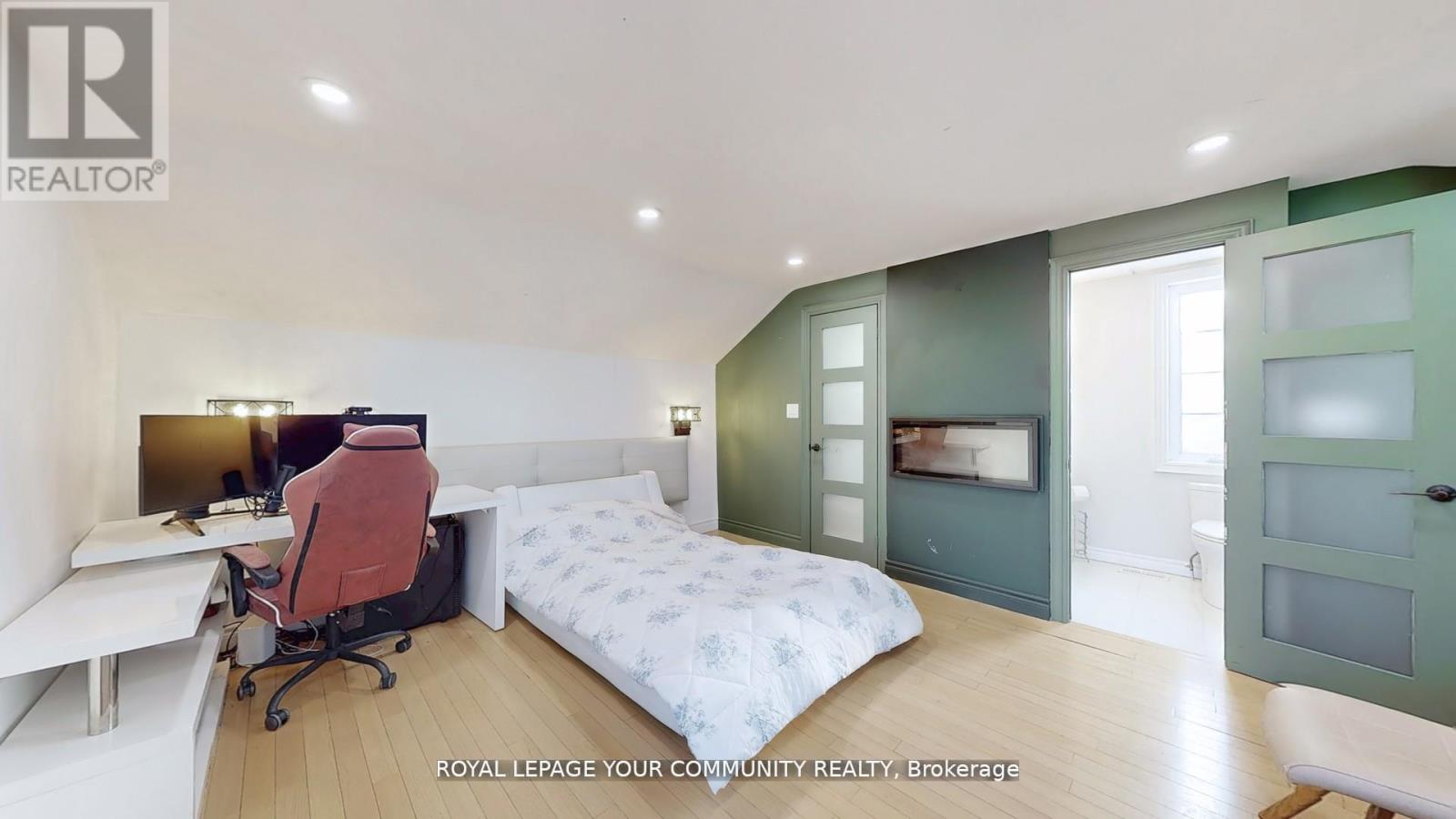 64 Machell Avenue, Aurora (Aurora Village), Ontario  L4G 2R7 - Photo 27 - N12441671