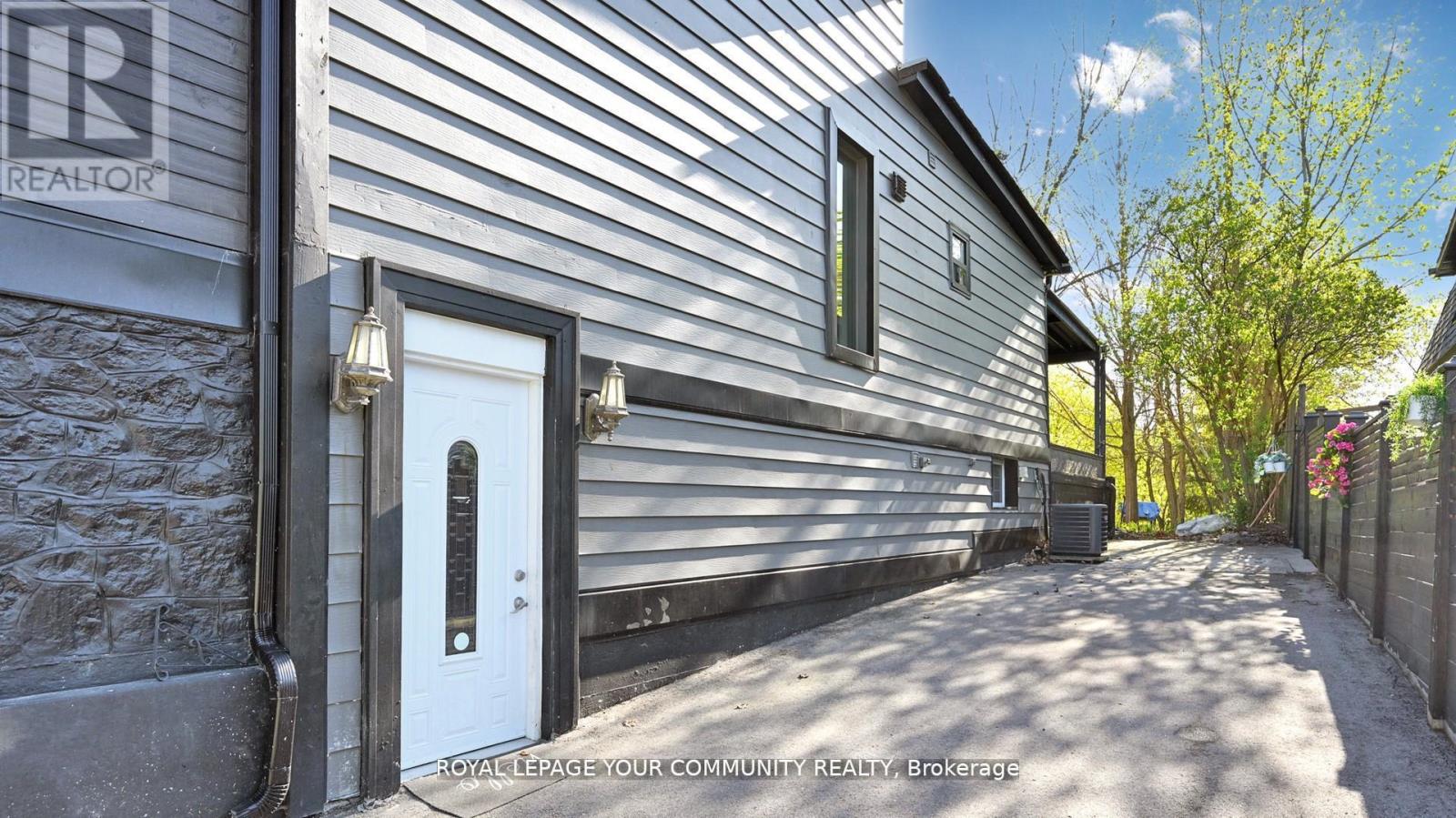 64 Machell Avenue, Aurora (Aurora Village), Ontario  L4G 2R7 - Photo 42 - N12441671