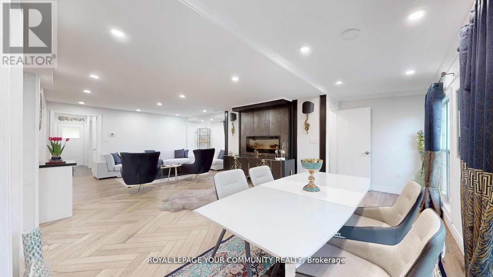 64 Machell Avenue, Aurora (Aurora Village), Ontario  L4G 2R7 - Photo 6 - N12441671