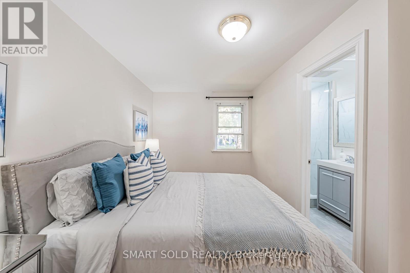 295 Boisdale Avenue, Richmond Hill, Ontario  L4C 1R4 - Photo 10 - N12441677