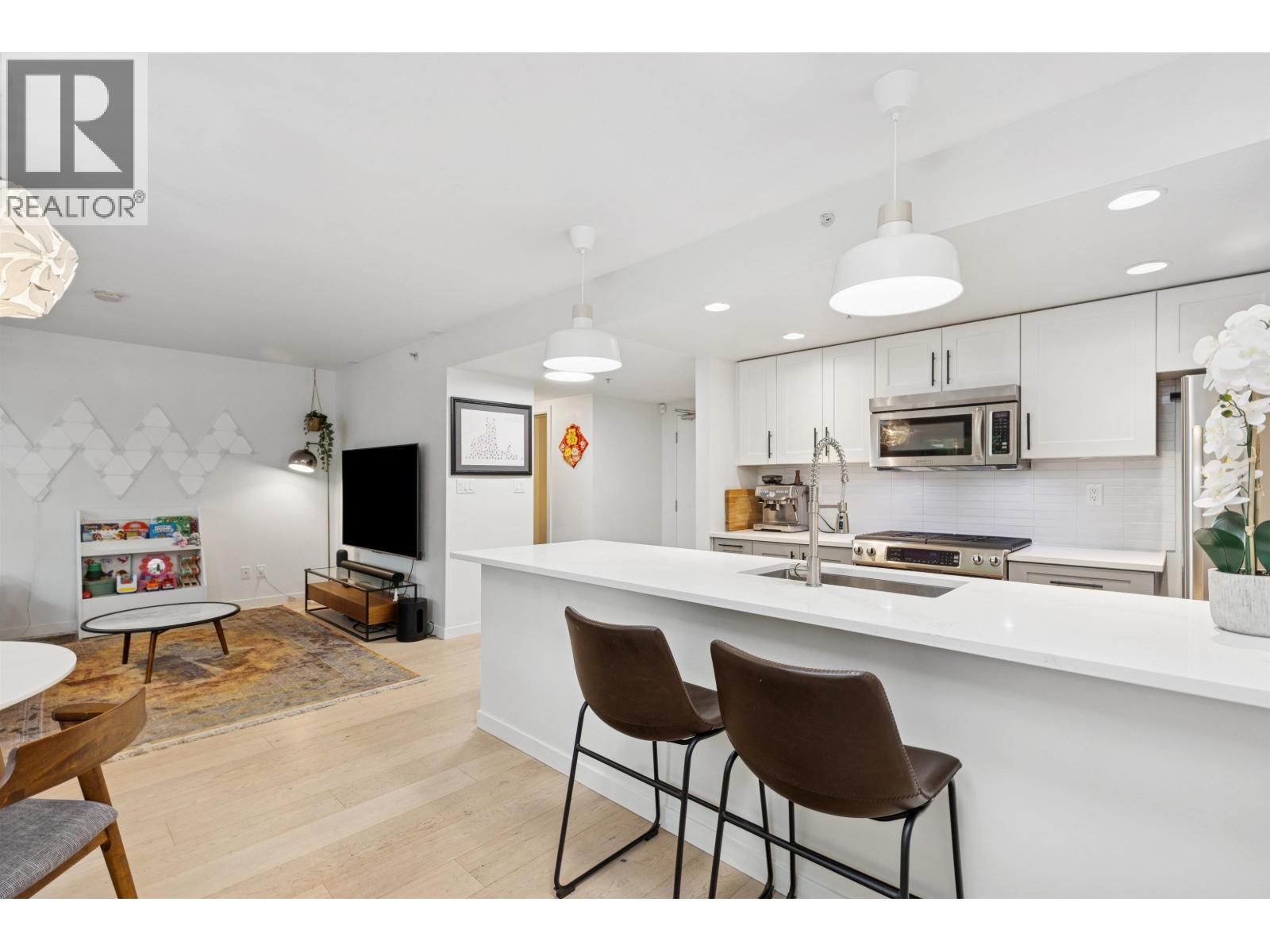 Th4 1288 Chesterfield Avenue, North Vancouver, British Columbia  V7M 0B1 - Photo 2 - R3054766