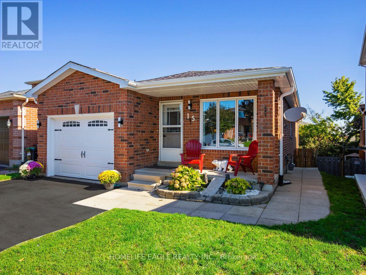 15 Brown Wood Drive, Barrie (Little Lake), Ontario  L4M 6N4 - Photo 1 - S12441686
