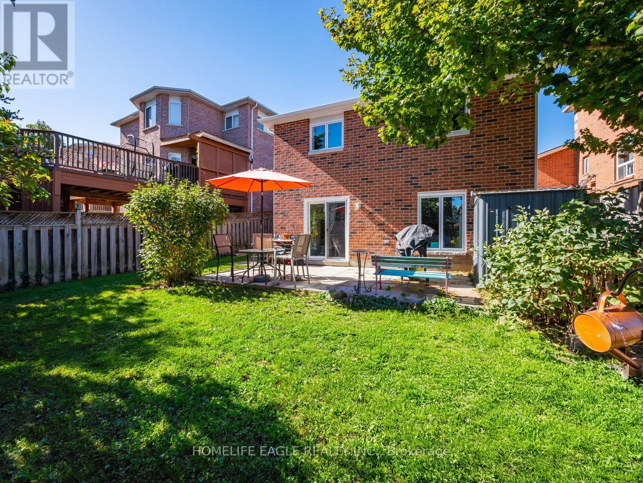 15 Brown Wood Drive, Barrie (Little Lake), Ontario  L4M 6N4 - Photo 11 - S12441686