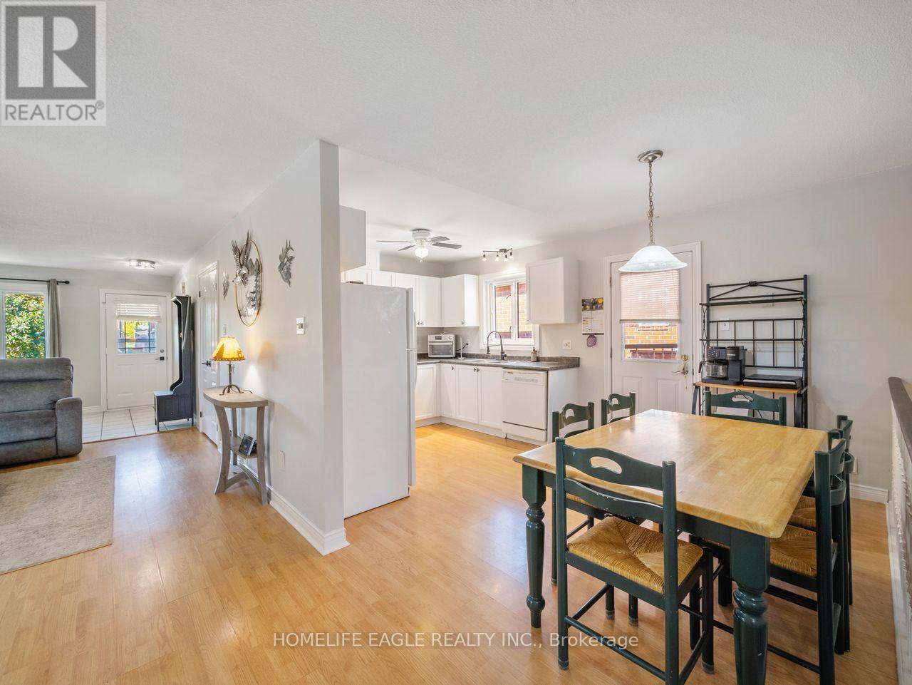 15 Brown Wood Drive, Barrie (Little Lake), Ontario  L4M 6N4 - Photo 7 - S12441686
