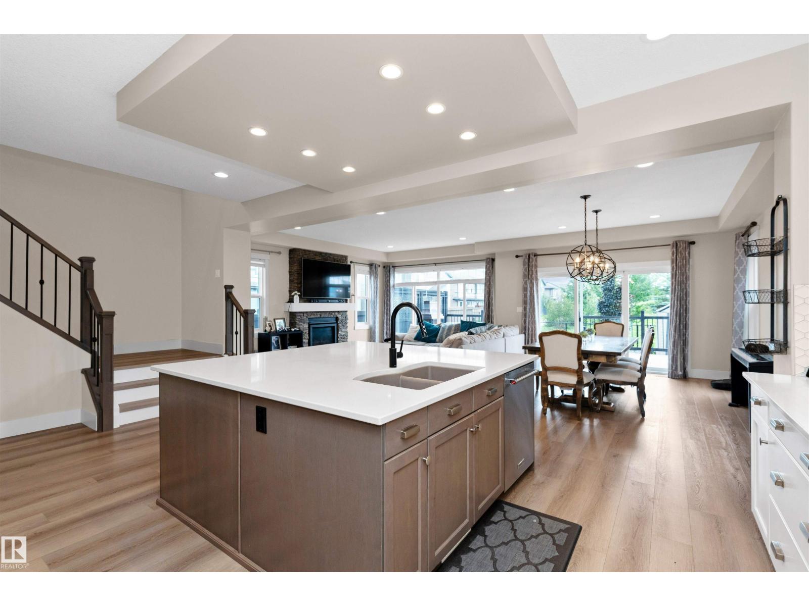 2015 Price Ld Sw, Edmonton, Alberta  T6W 3P8 - Photo 12 - E4460547