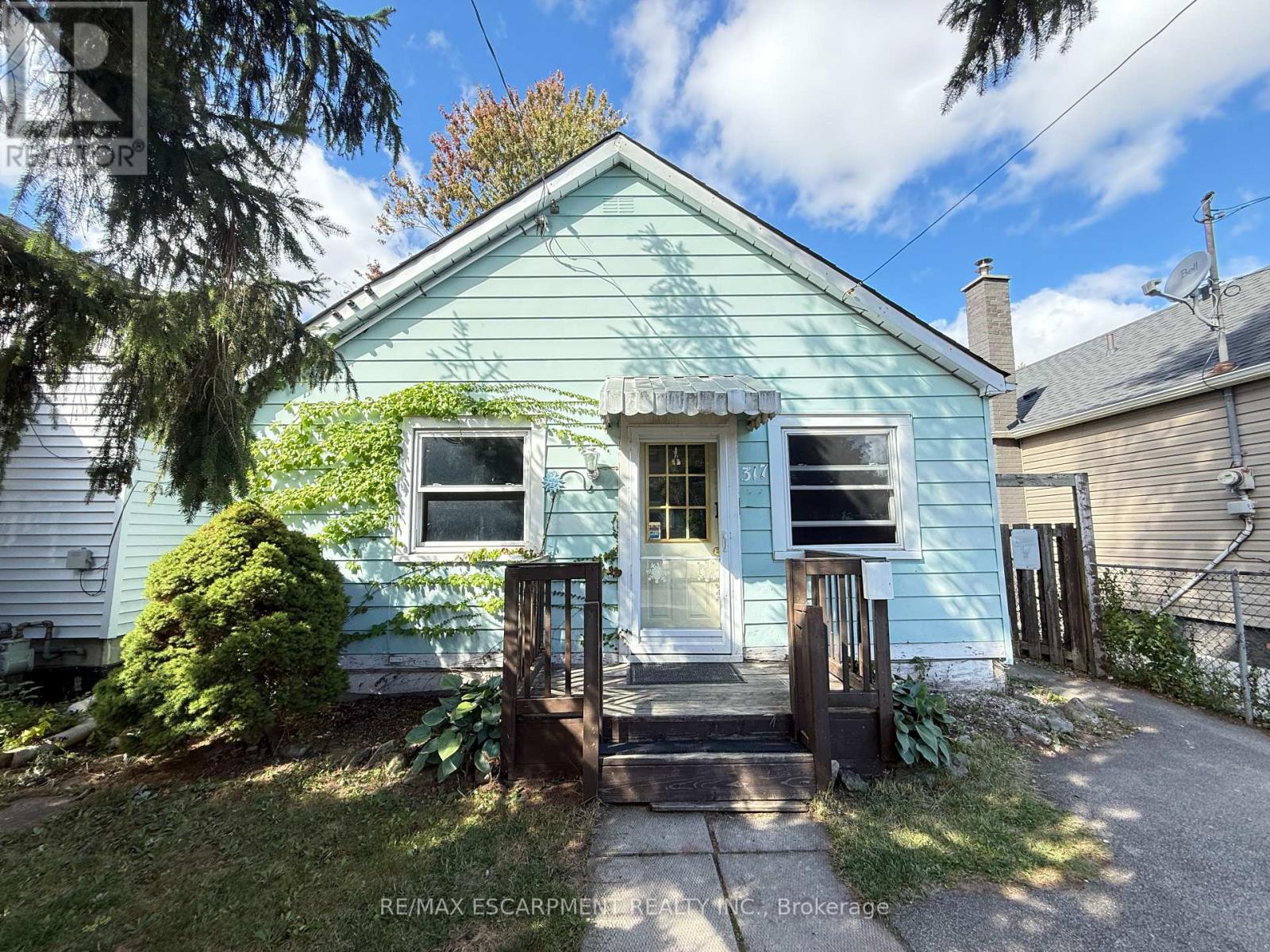 317 Brunswick Street, Hamilton, Ontario  L8H 6R8 - Photo 2 - X12441676