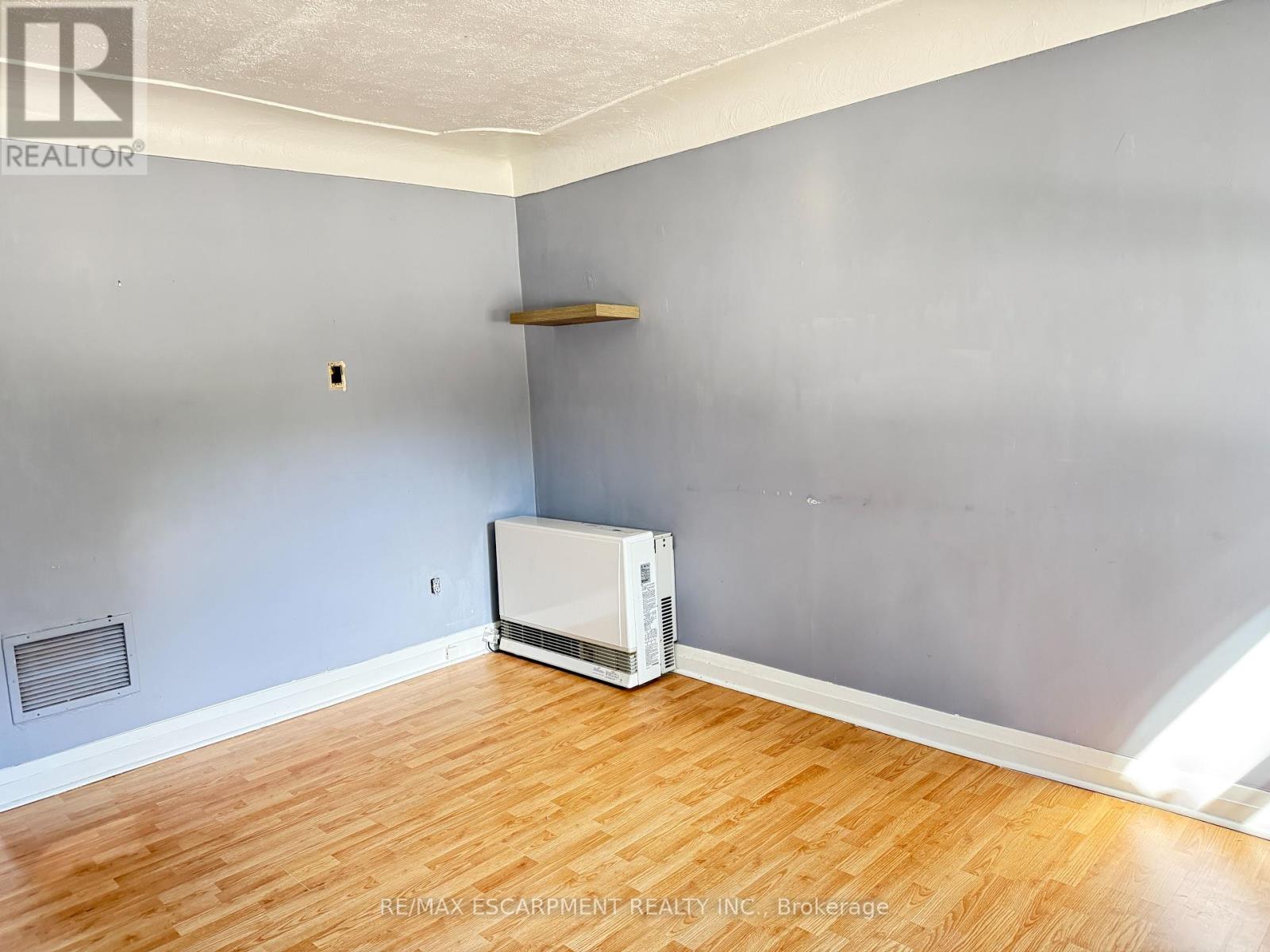 317 Brunswick Street, Hamilton, Ontario  L8H 6R8 - Photo 4 - X12441676