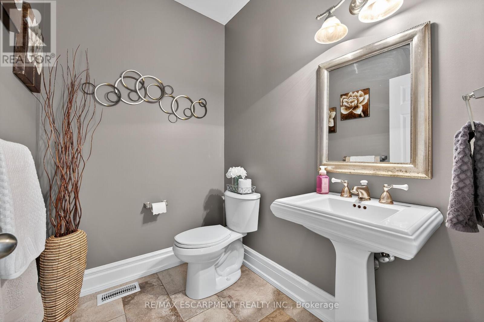 8 Blackburn Court, Haldimand, Ontario  N3W 2N9 - Photo 23 - X12441687