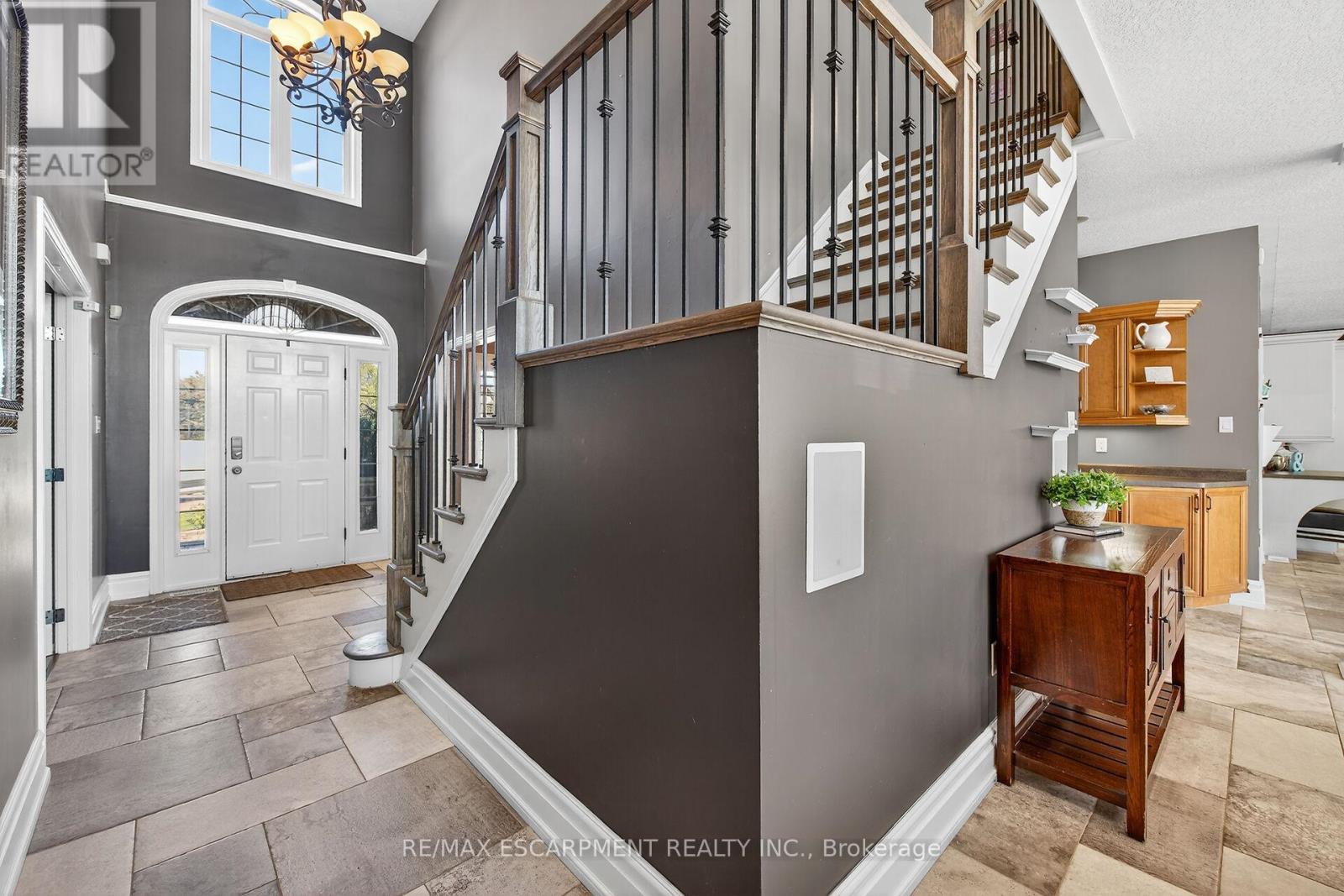 8 Blackburn Court, Haldimand, Ontario  N3W 2N9 - Photo 24 - X12441687