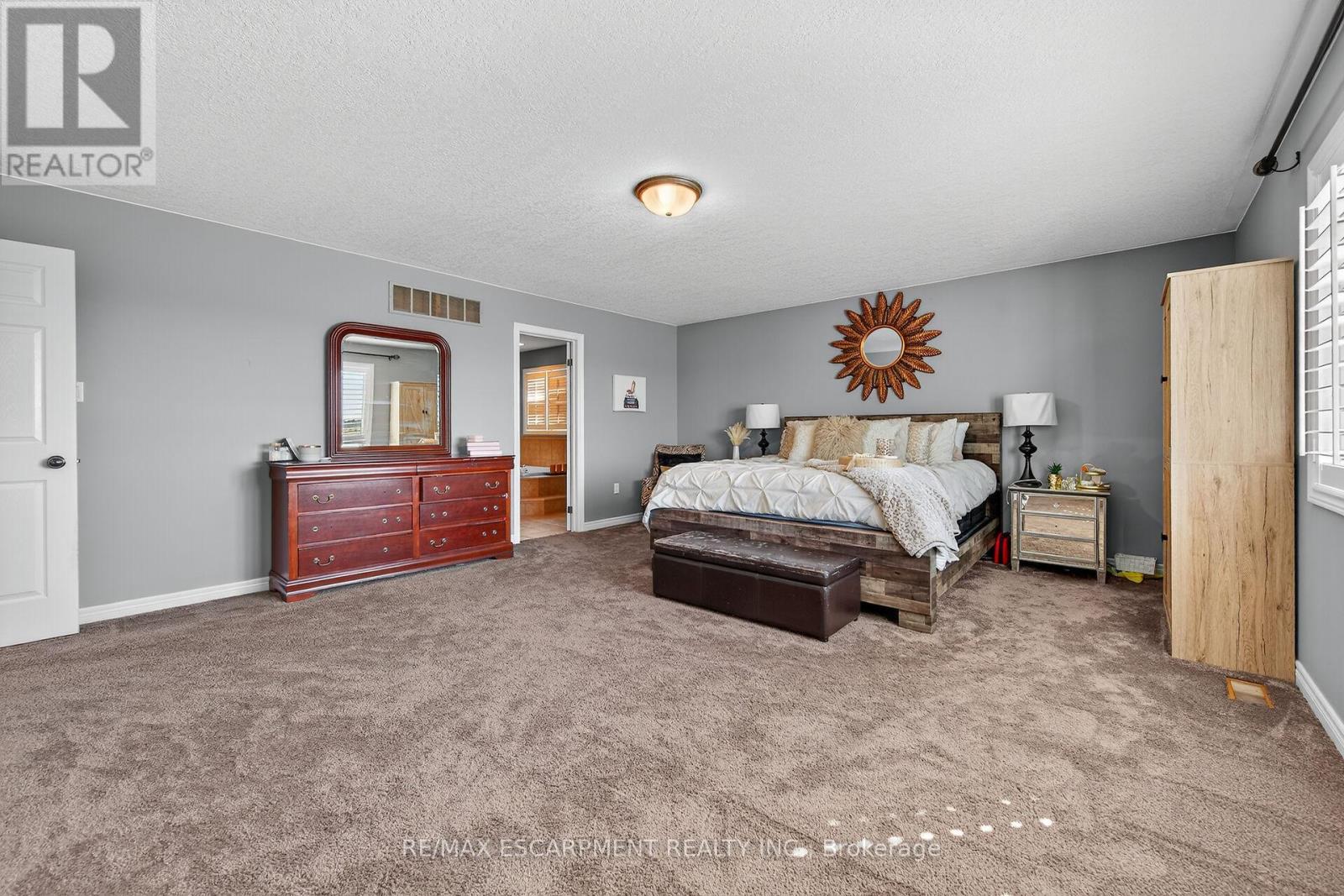 8 Blackburn Court, Haldimand, Ontario  N3W 2N9 - Photo 28 - X12441687