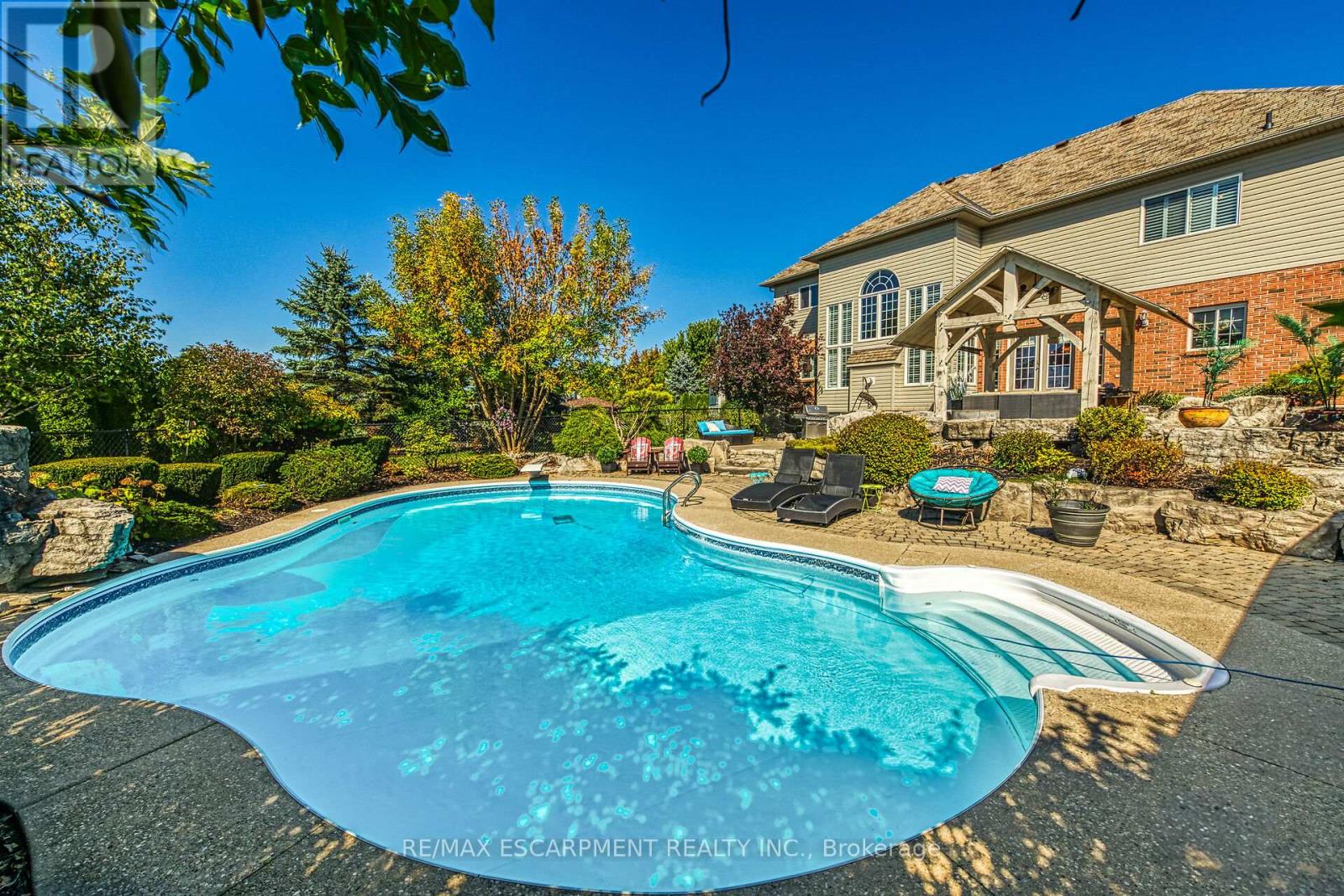 8 Blackburn Court, Haldimand, Ontario  N3W 2N9 - Photo 3 - X12441687