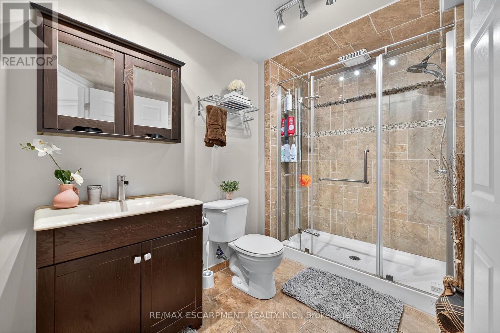 8 Blackburn Court, Haldimand, Ontario  N3W 2N9 - Photo 39 - X12441687