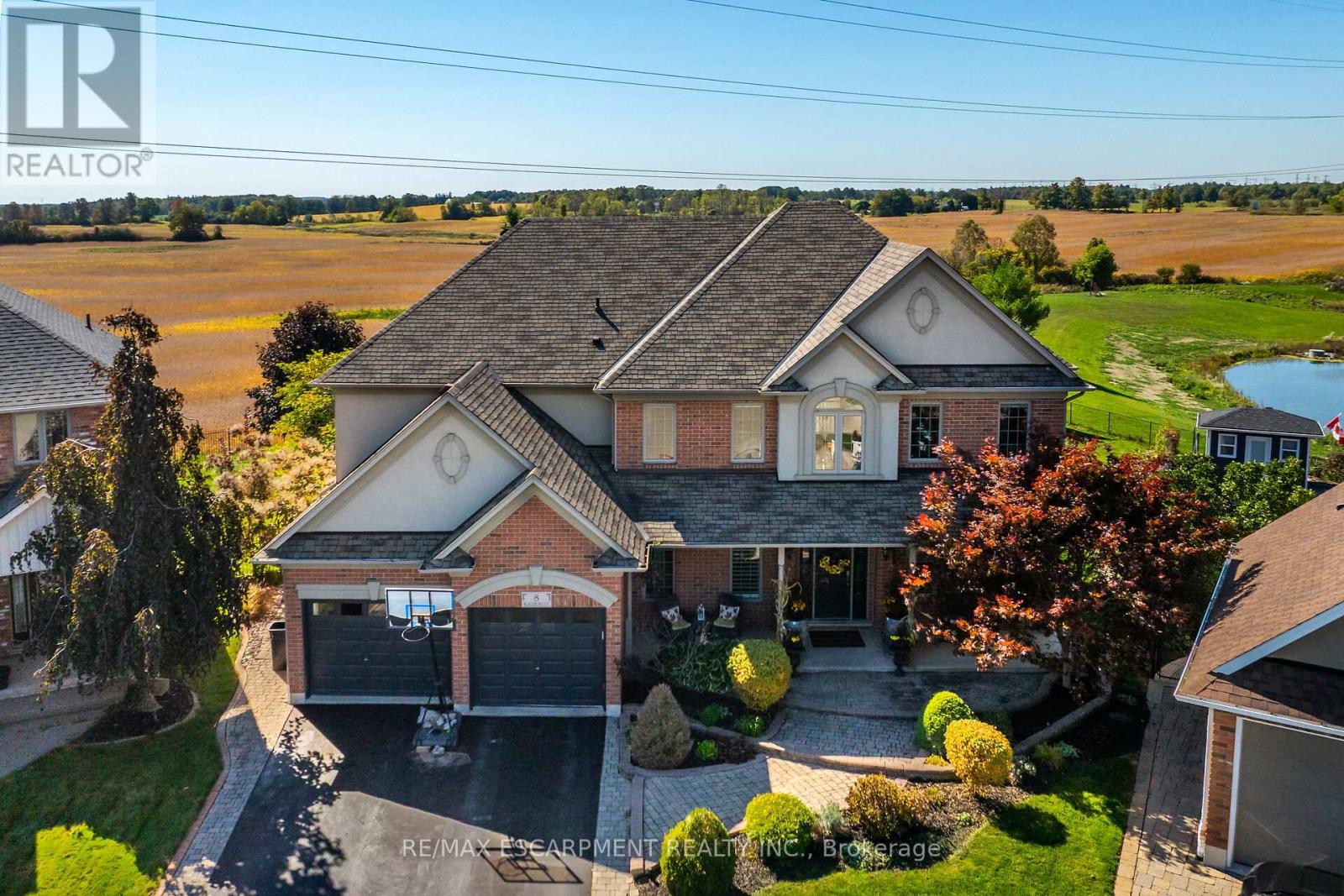 8 Blackburn Court, Haldimand, Ontario  N3W 2N9 - Photo 5 - X12441687