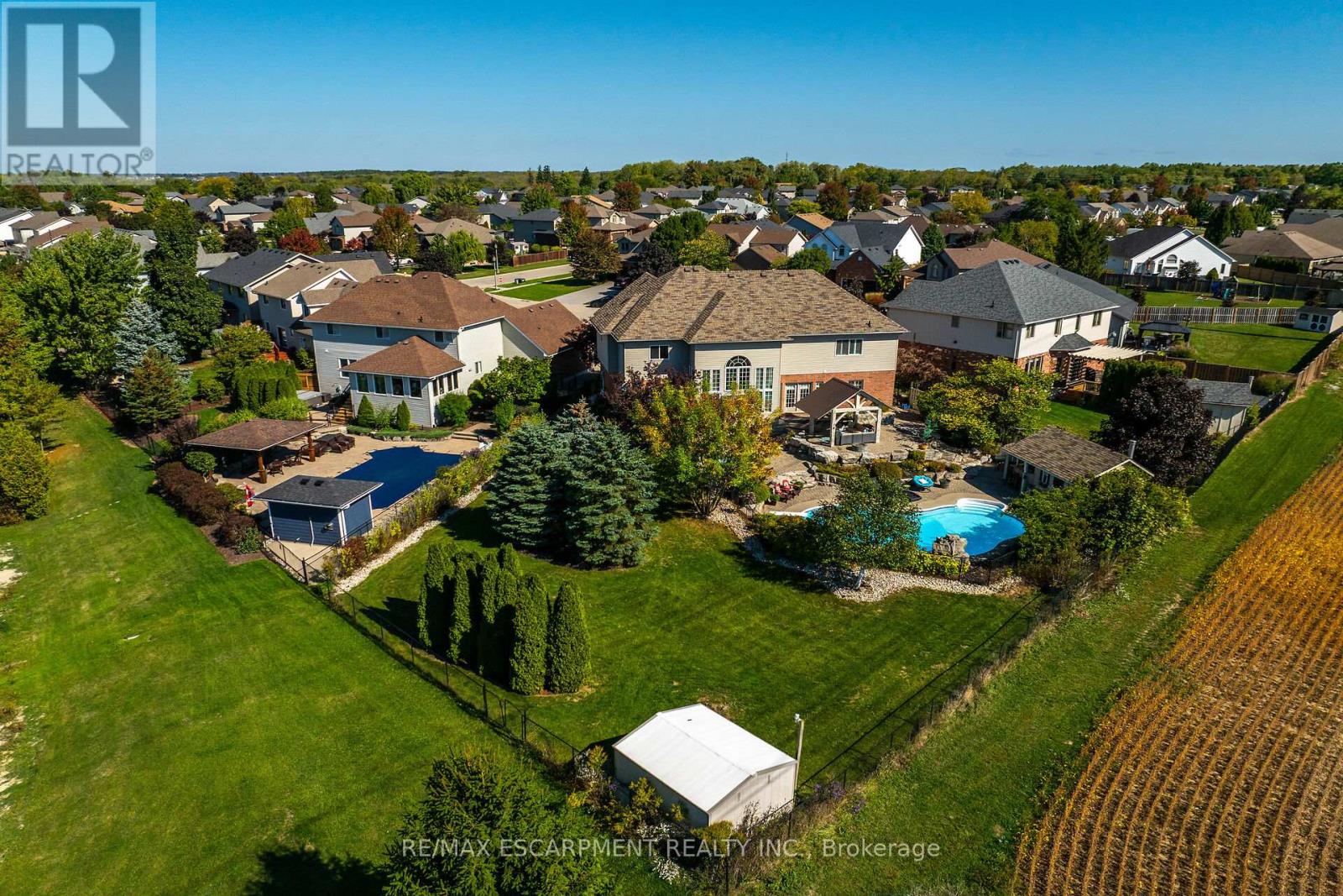 8 Blackburn Court, Haldimand, Ontario  N3W 2N9 - Photo 6 - X12441687