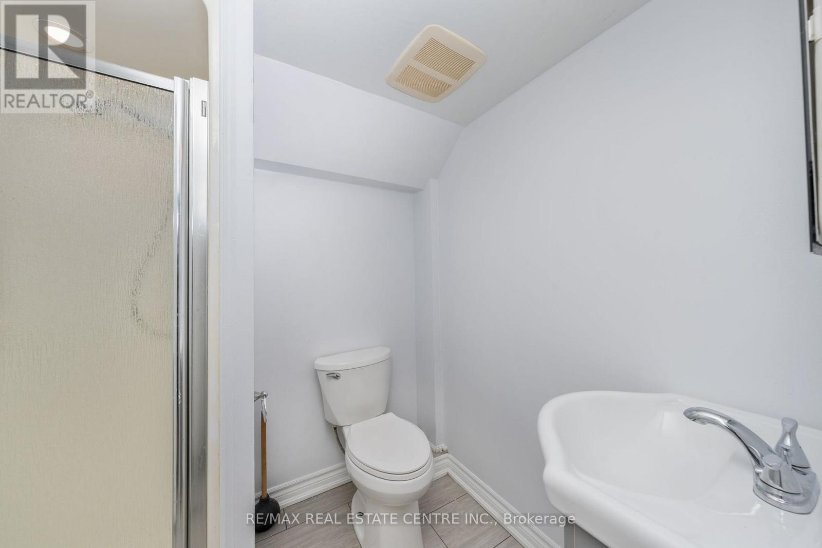 601 Hollywood Place, Sarnia, Ontario  N7V 2J1 - Photo 13 - X12441697
