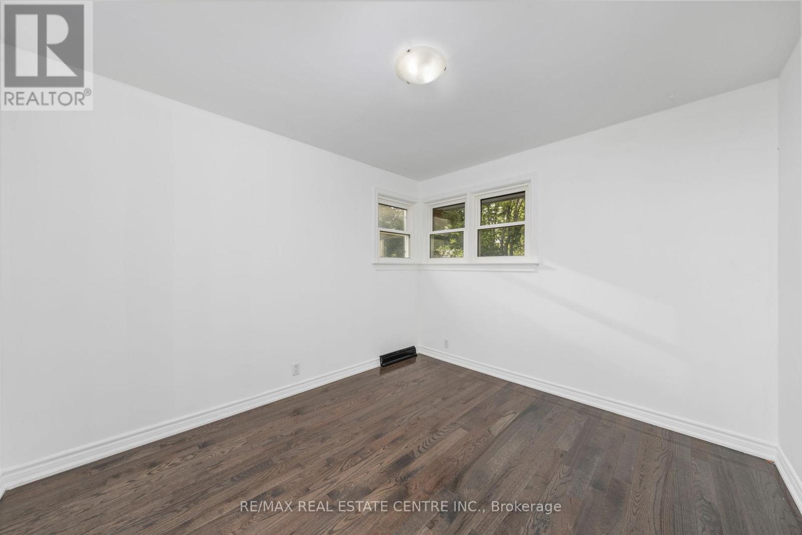 601 Hollywood Place, Sarnia, Ontario  N7V 2J1 - Photo 18 - X12441697