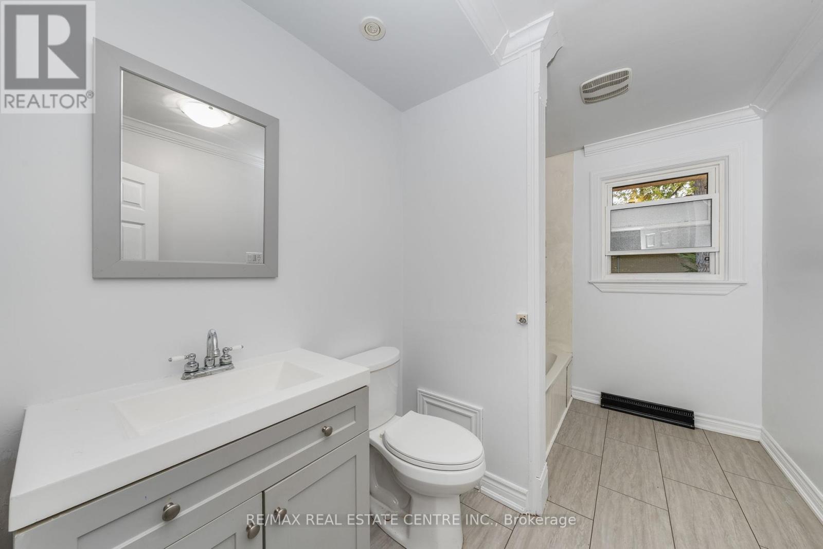 601 Hollywood Place, Sarnia, Ontario  N7V 2J1 - Photo 22 - X12441697