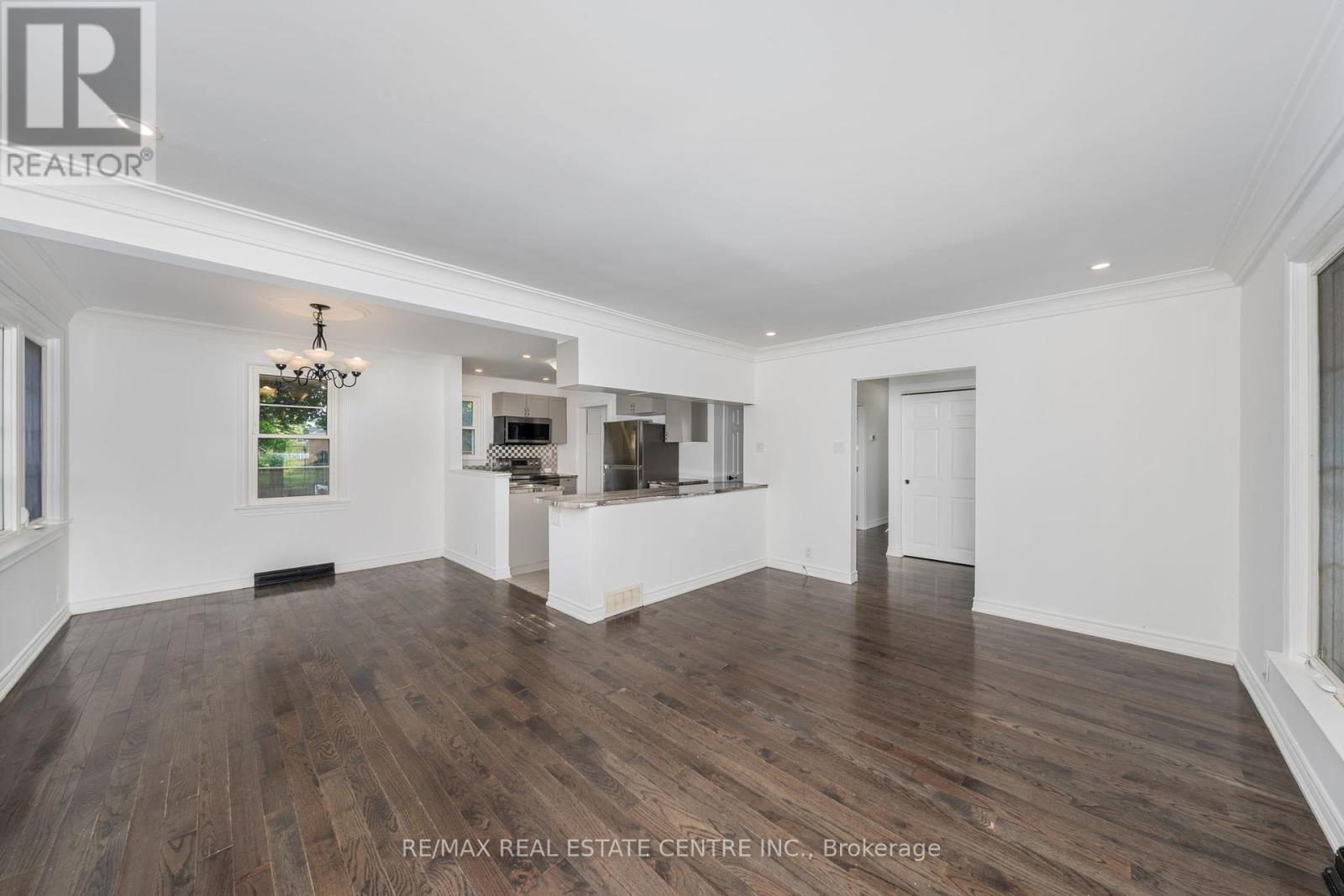 601 Hollywood Place, Sarnia, Ontario  N7V 2J1 - Photo 31 - X12441697