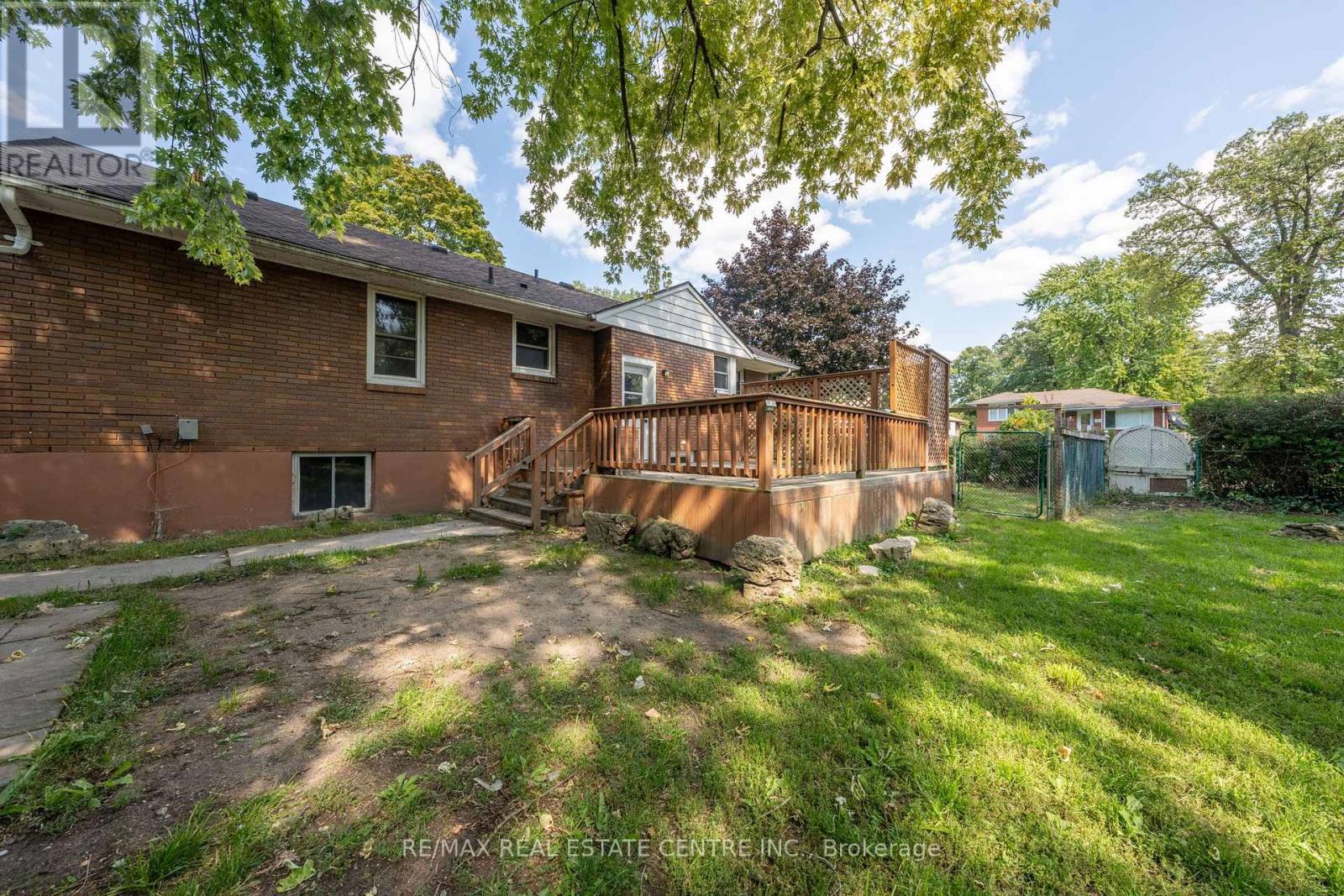 601 Hollywood Place, Sarnia, Ontario  N7V 2J1 - Photo 41 - X12441697