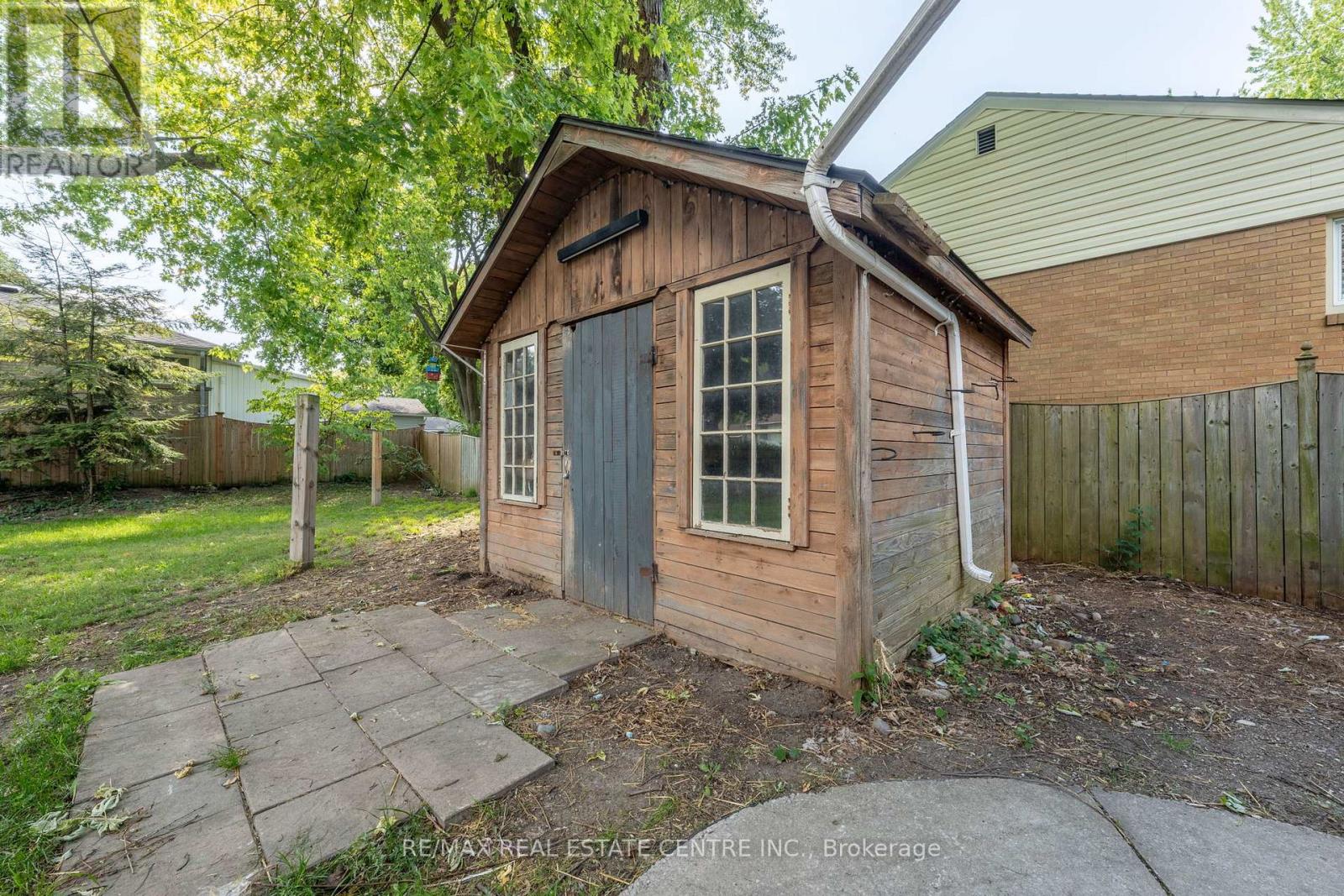 601 Hollywood Place, Sarnia, Ontario  N7V 2J1 - Photo 42 - X12441697