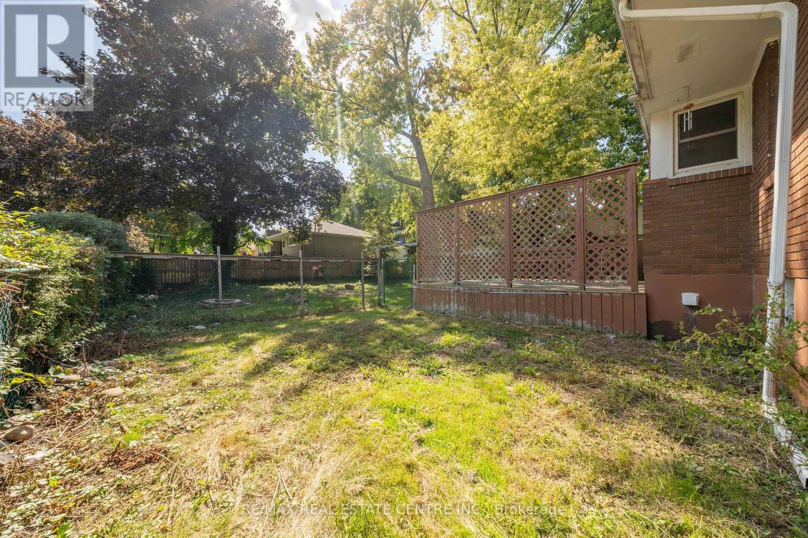 601 Hollywood Place, Sarnia, Ontario  N7V 2J1 - Photo 44 - X12441697