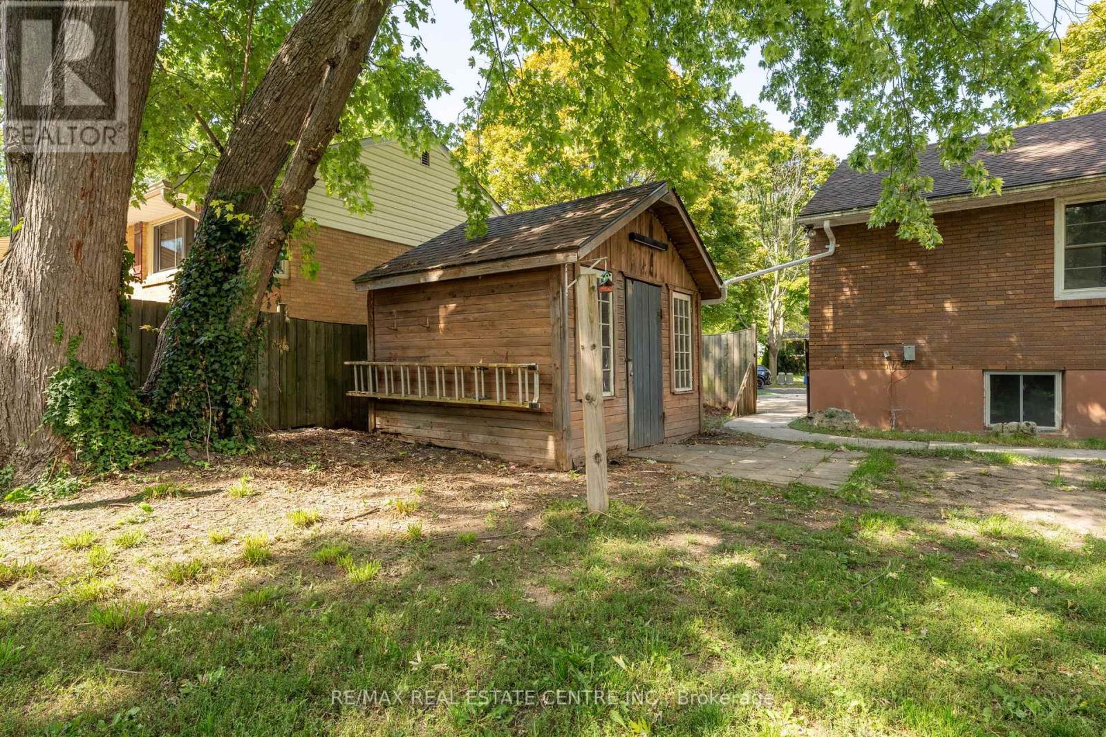 601 Hollywood Place, Sarnia, Ontario  N7V 2J1 - Photo 45 - X12441697