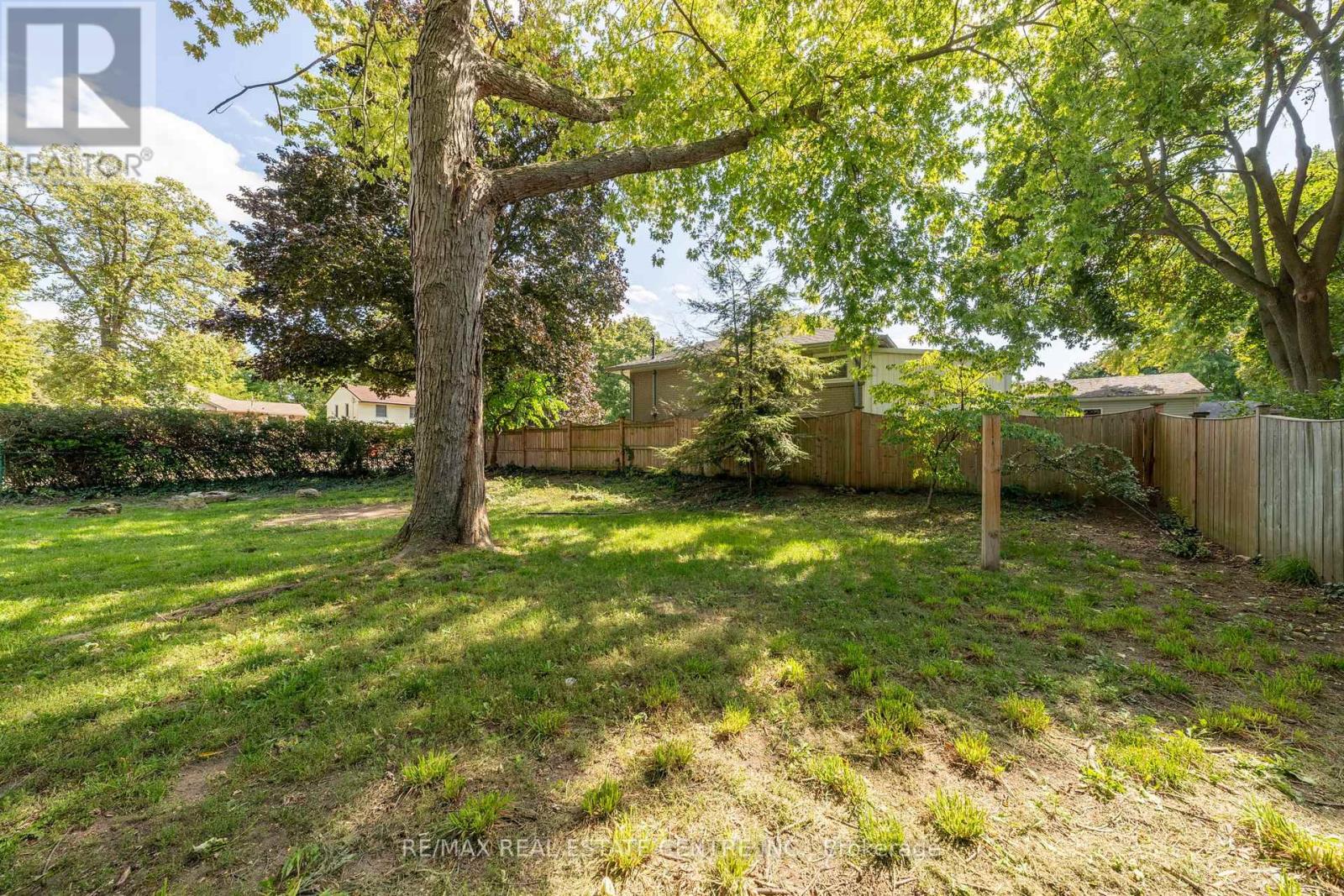 601 Hollywood Place, Sarnia, Ontario  N7V 2J1 - Photo 46 - X12441697