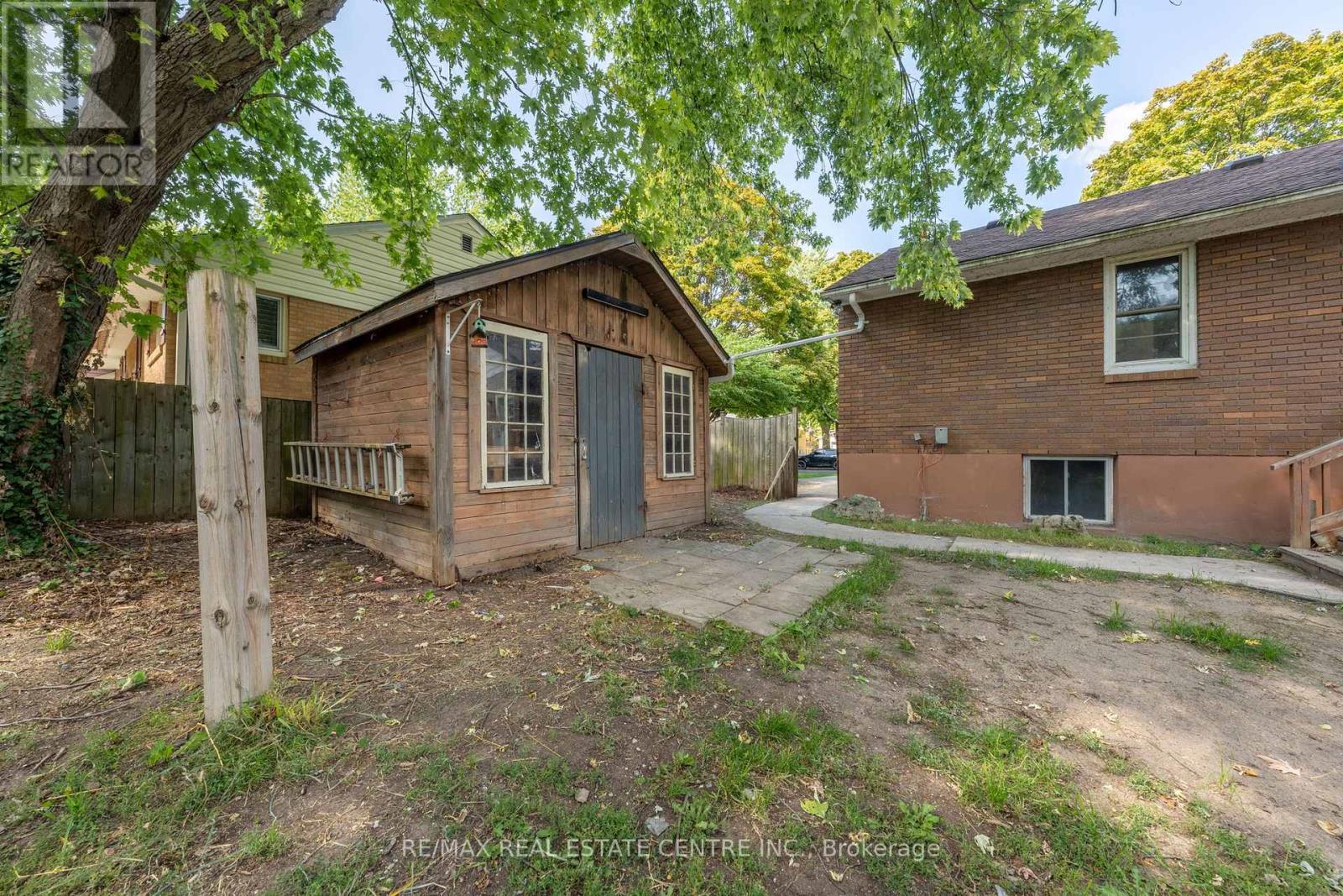 601 Hollywood Place, Sarnia, Ontario  N7V 2J1 - Photo 47 - X12441697