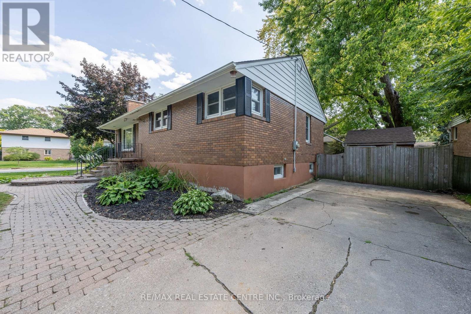 601 Hollywood Place, Sarnia, Ontario  N7V 2J1 - Photo 48 - X12441697