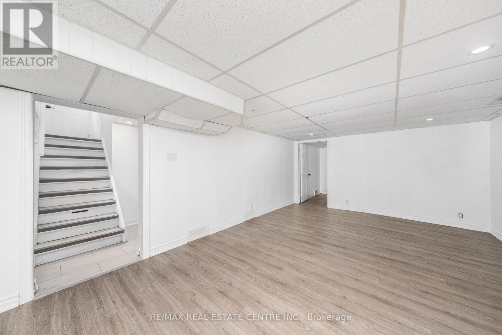 601 Hollywood Place, Sarnia, Ontario  N7V 2J1 - Photo 8 - X12441697