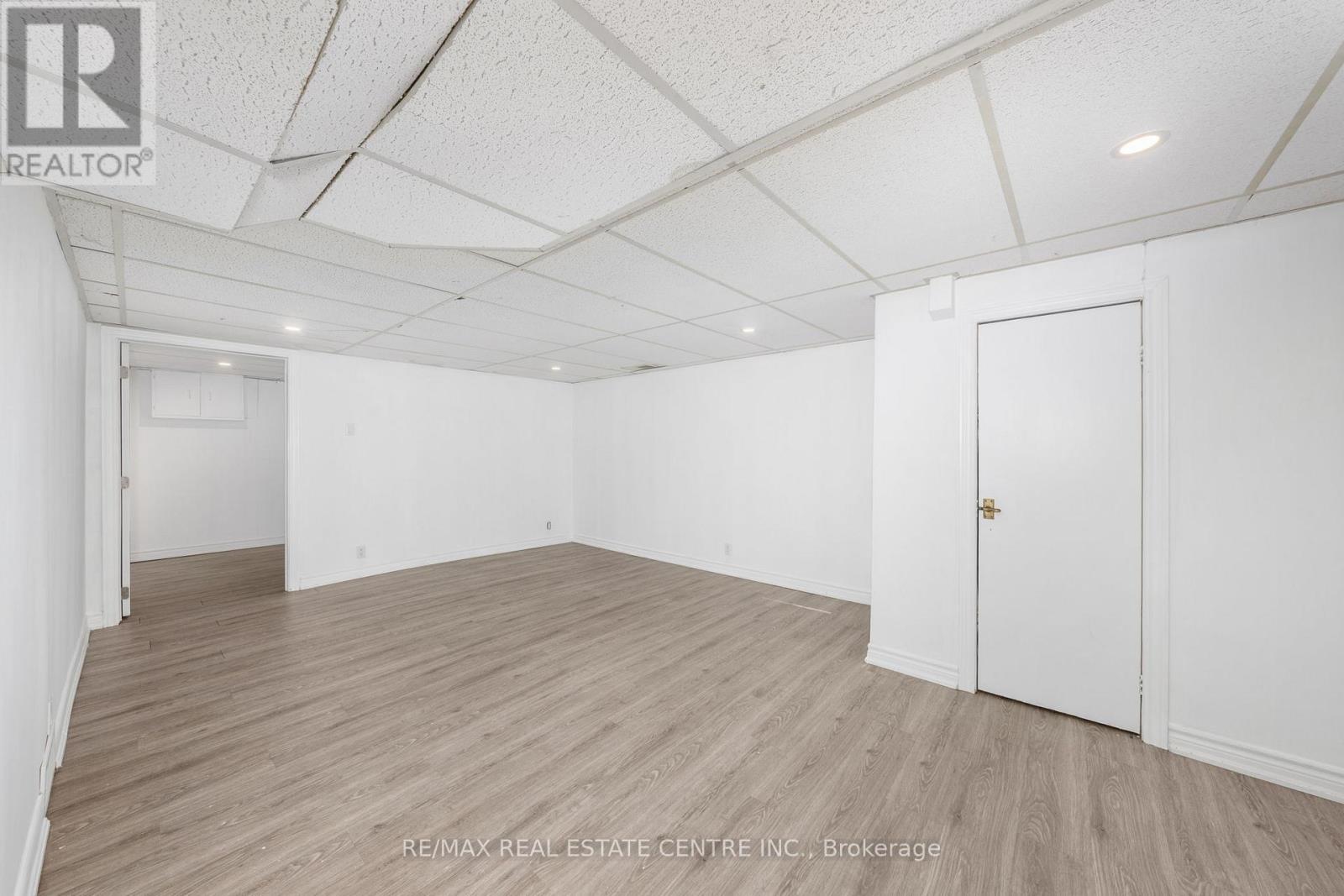 601 Hollywood Place, Sarnia, Ontario  N7V 2J1 - Photo 9 - X12441697