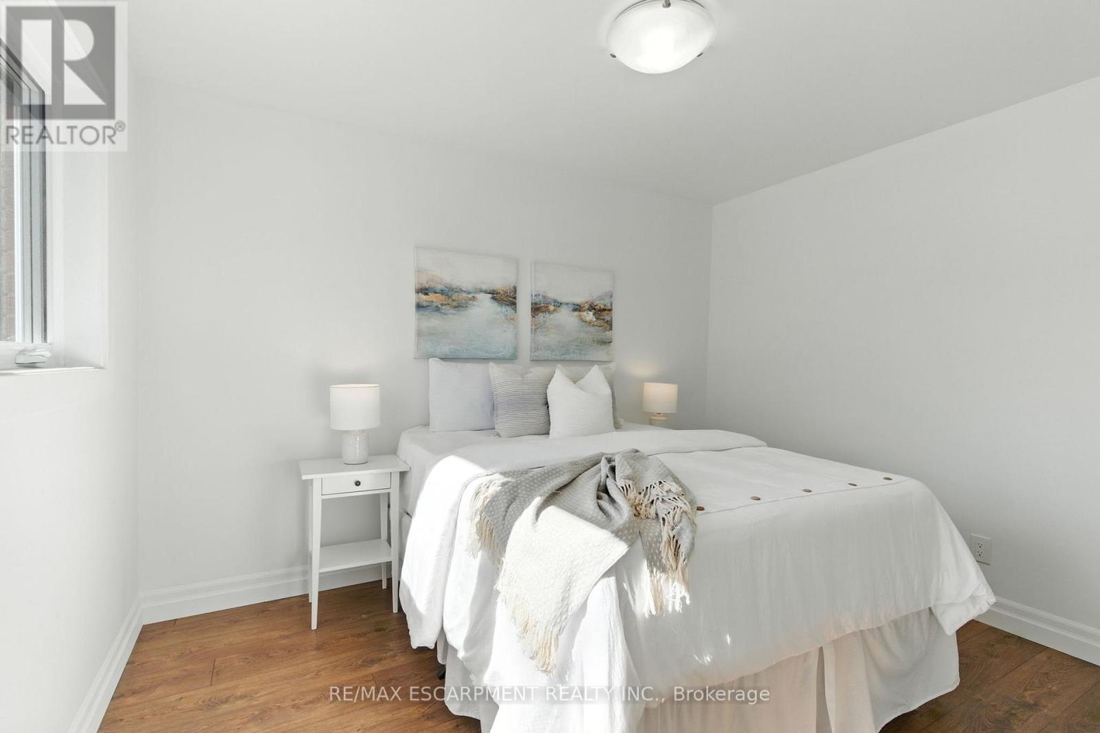139 Toby Crescent, Hamilton (Huntington), Ontario  L8T 2N9 - Photo 17 - X12441700